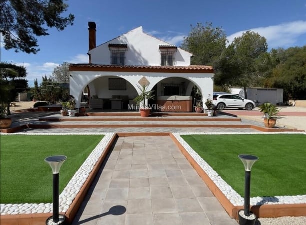 Villa in Valderas - view 1