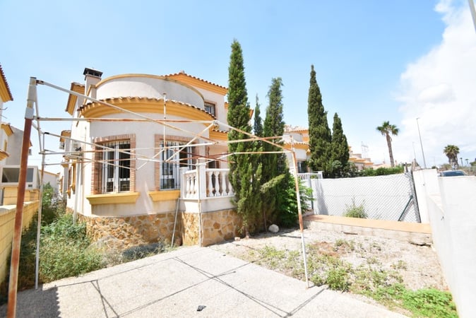 Villa in Los Montesinos - view 1