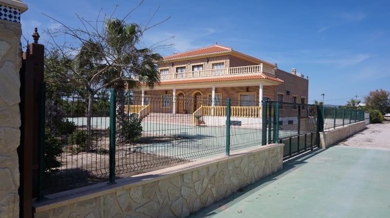 Villa in Los Montesinos - view 1