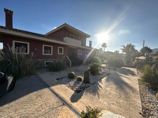 House in Novelda - view 1