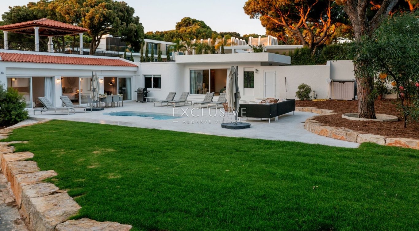 Villa in Quarteira - Image 2