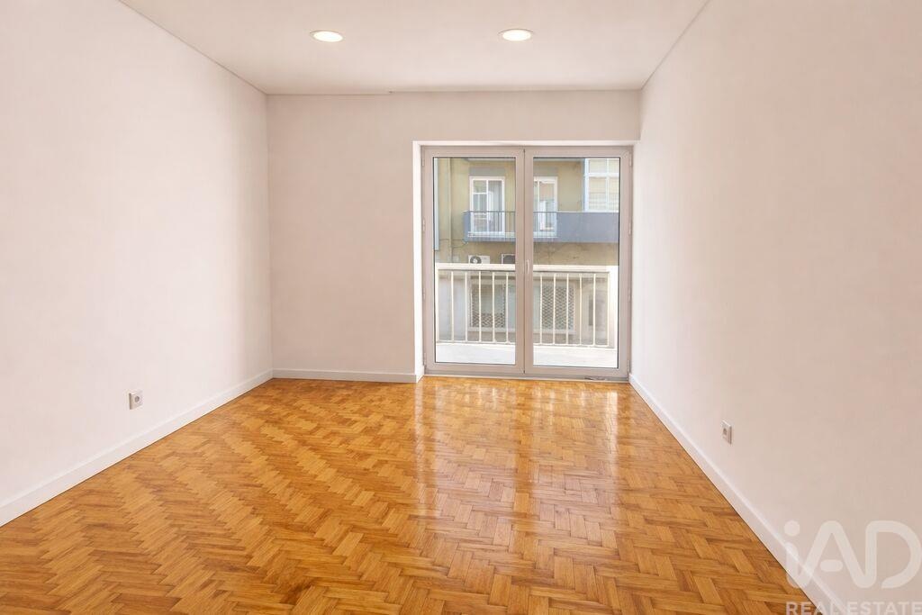 Apartment in Lisbon - Image 3