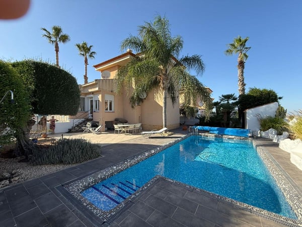 House in San Miguel de Salinas - view 1