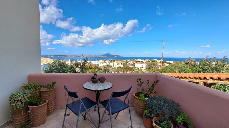 Villa in Plaka - view 1