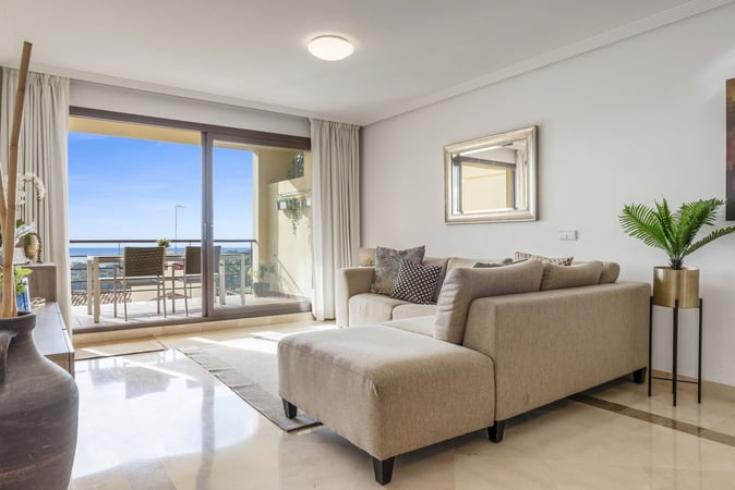 Apartment in Benahavis - view 1