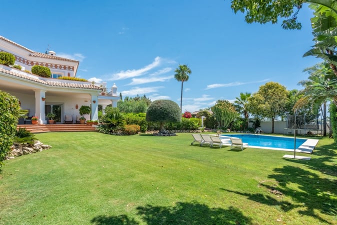 Villa in Benahavis - view 1