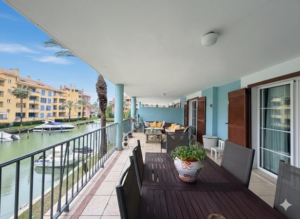Apartment in Puerto Sotogrande - view 1