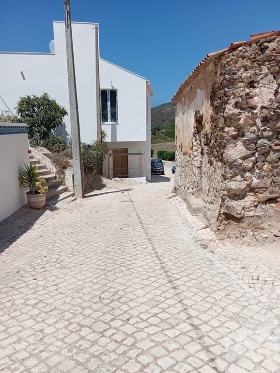 House in Bordeira - Image 3