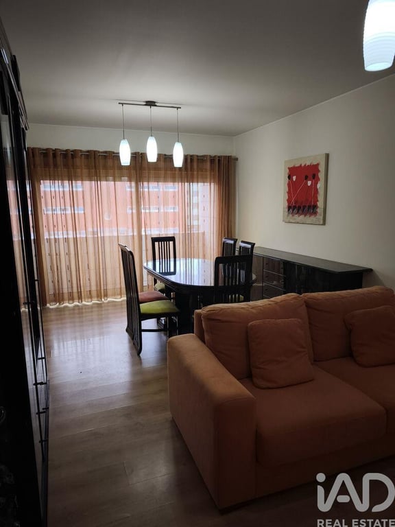 Apartment in Senhora da Hora - Image 2