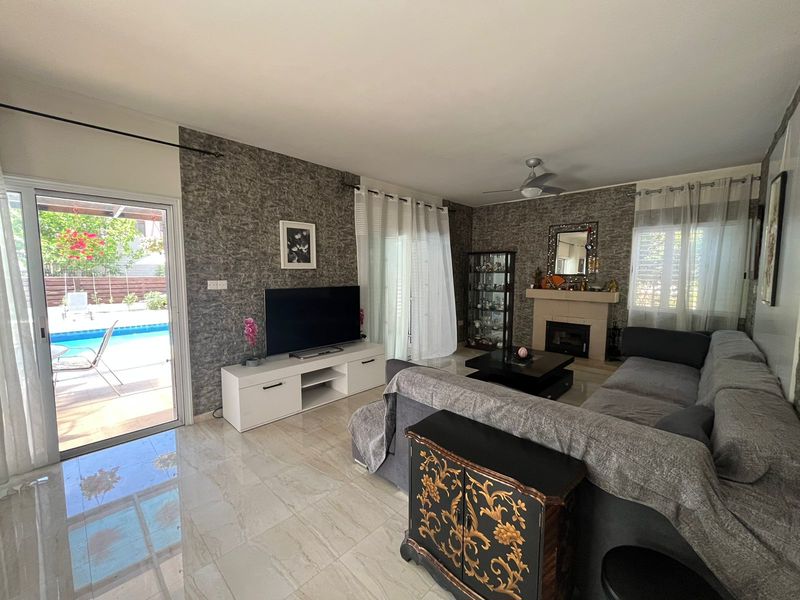 Villa in Emba - Image 2