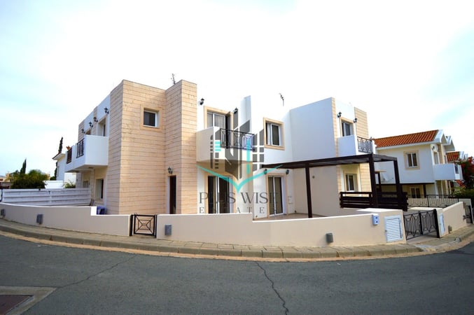 Villa in Pyla - view 1