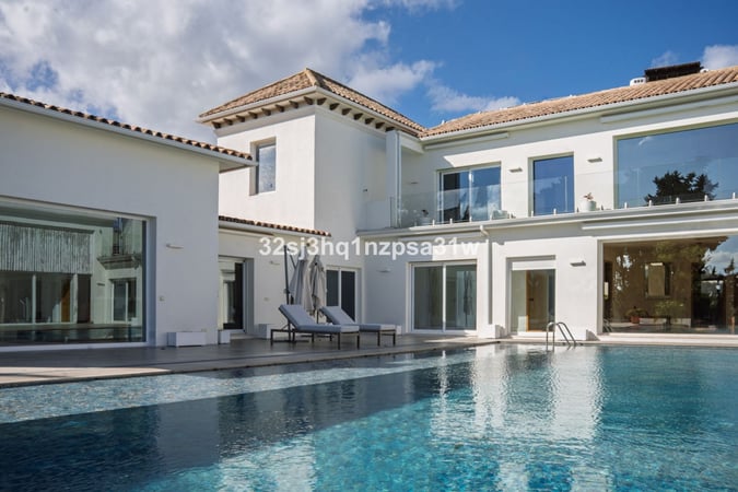 Villa in Guadalmina - view 1