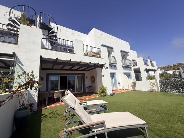 Apartment in Benahavis - view 1