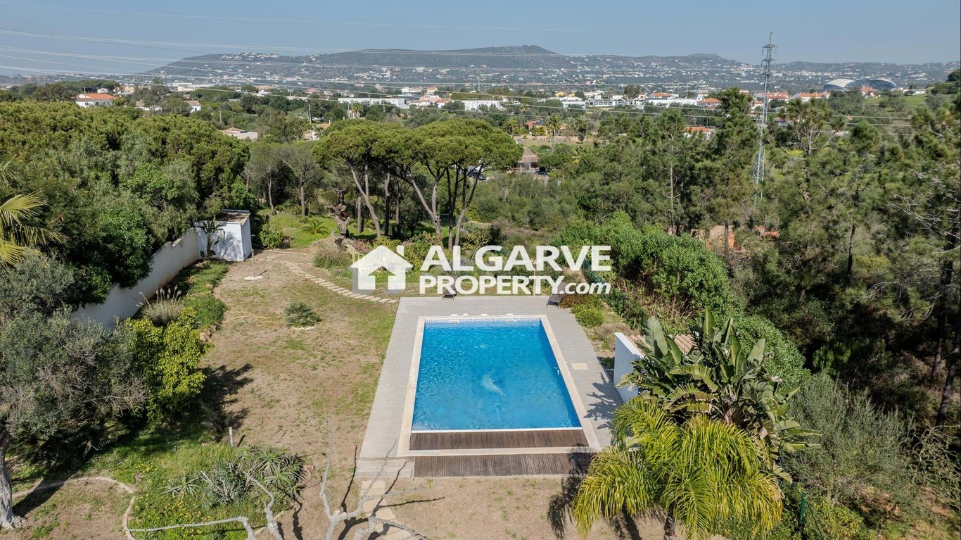 Villa in Quarteira - Image 3