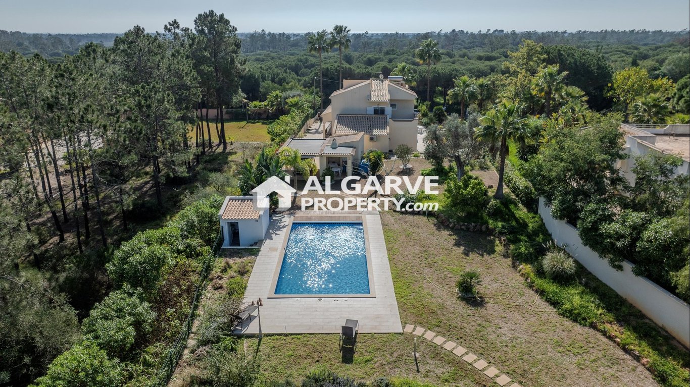 Villa in Quarteira - Image 2