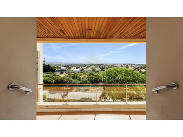 Apartment in Olhos de Agua - view 1