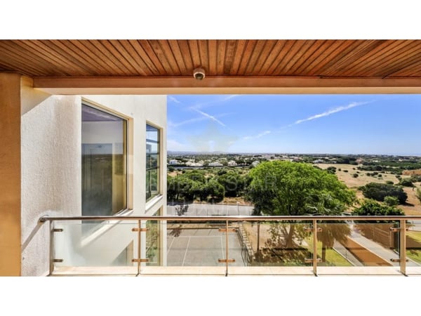 Apartment in Olhos de Agua - view 1