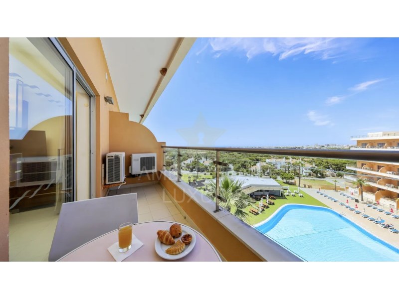 Apartment in Olhos de Agua - Image 2