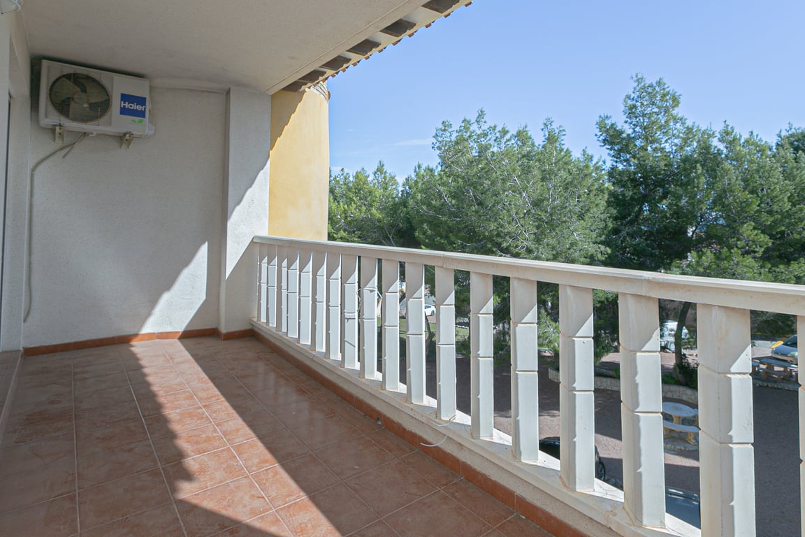 Apartment in Villamartin - Image 2