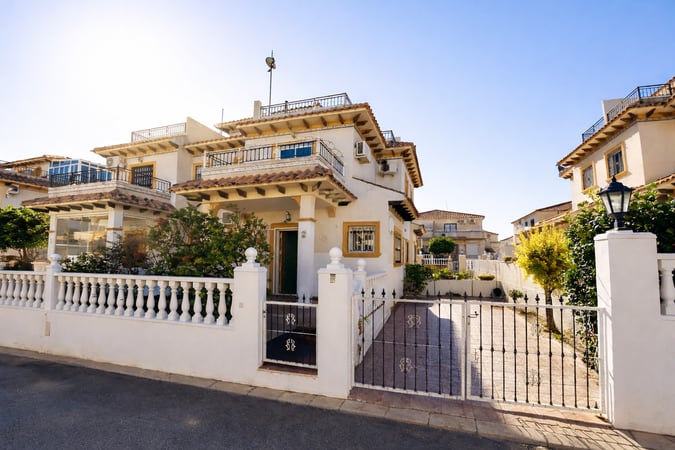 Villa in La Zenia - view 1