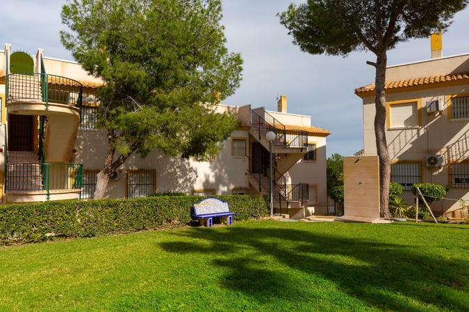 Apartment in Villamartin - view 1