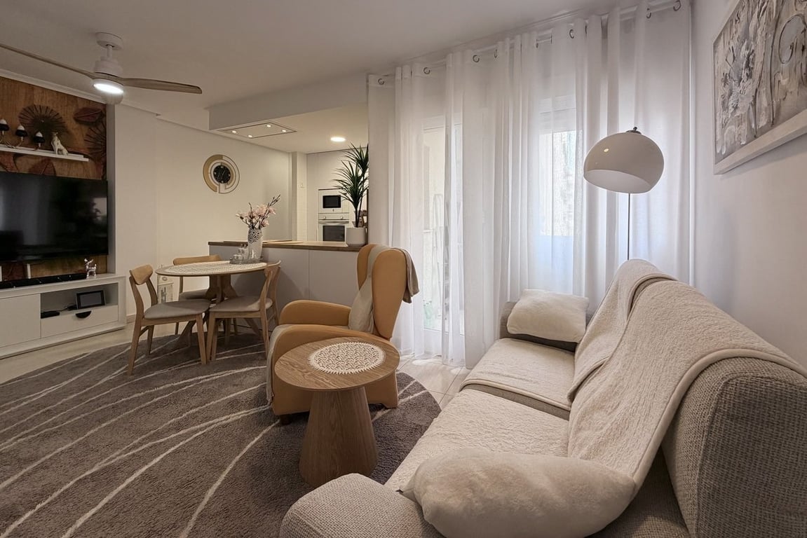 Apartment in Torrevieja - Image 2