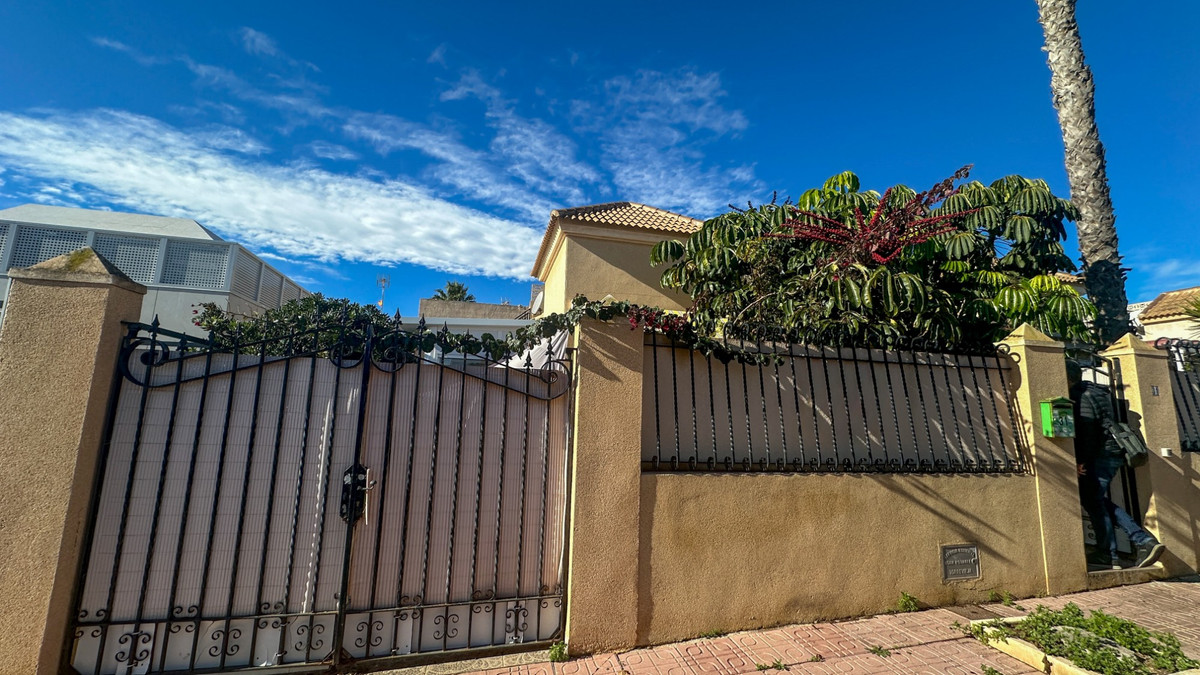 House in Torrevieja - Image 2