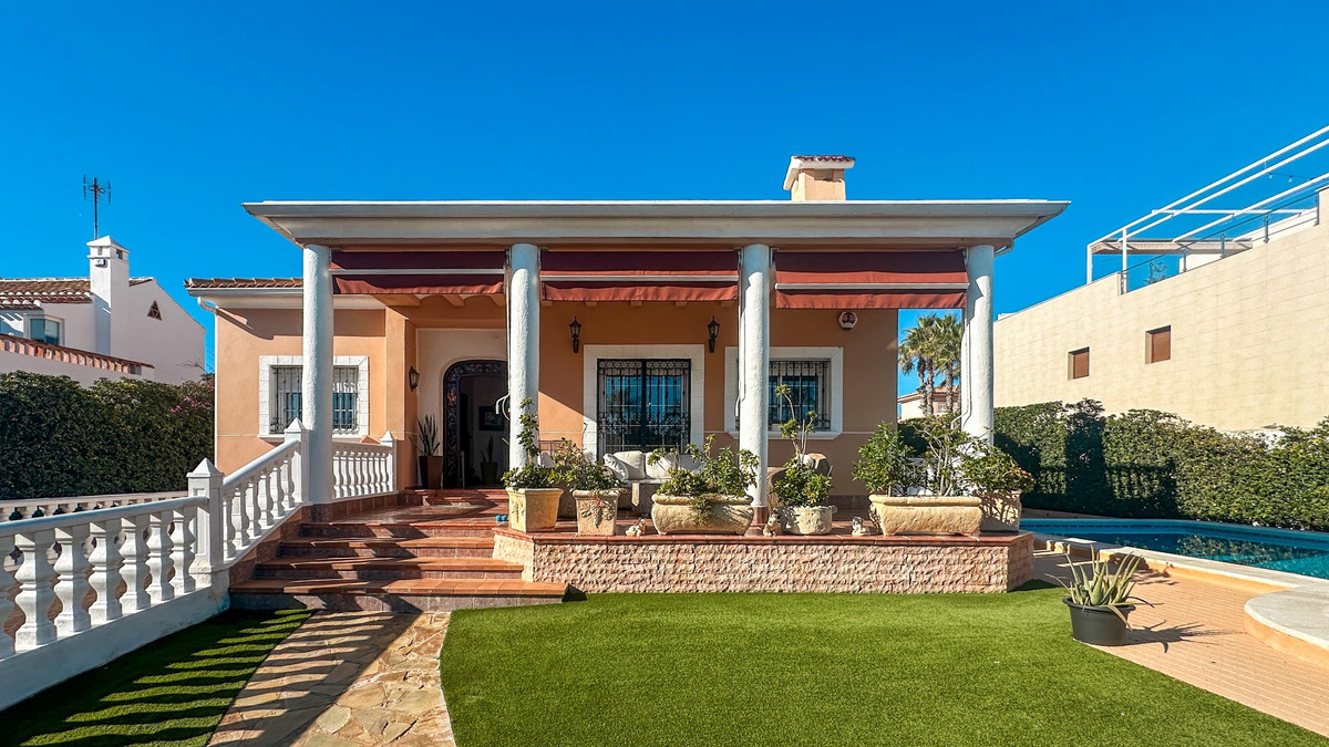 Villa in Torrelamata - Image 2