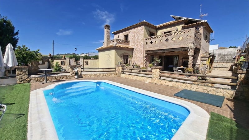 Villa in Arriate - view 1