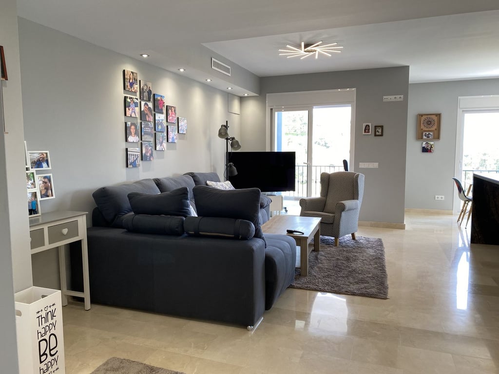 Apartment in Benahavis - Image 3