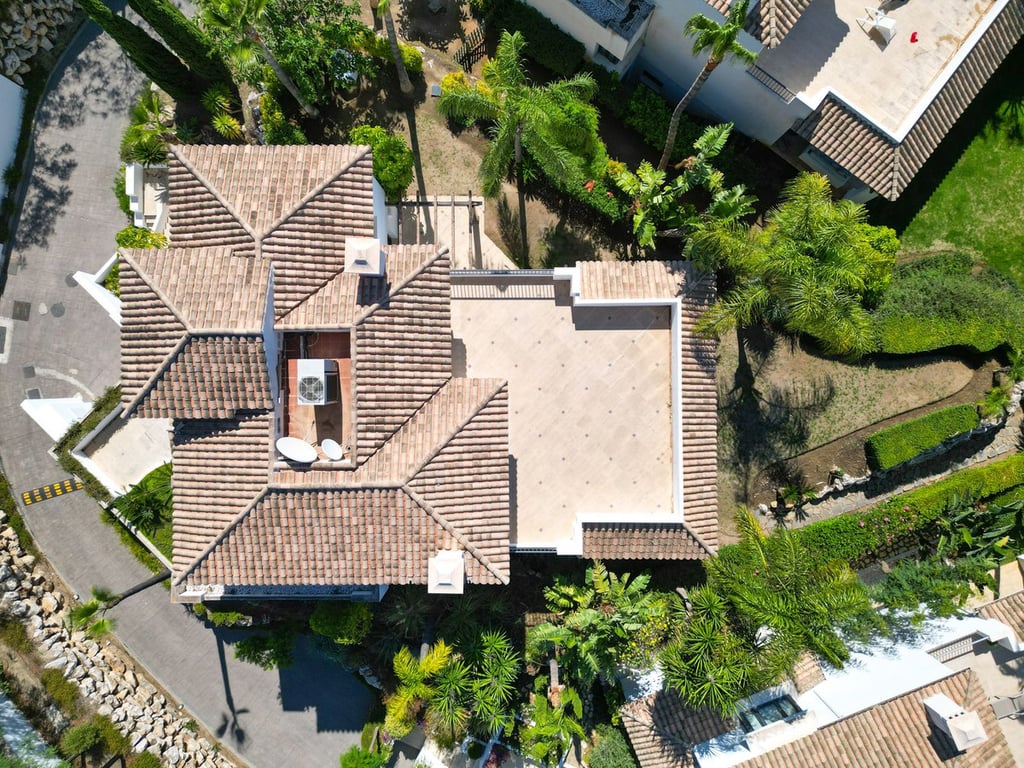 Villa in Nueva Andalucia - Image 3