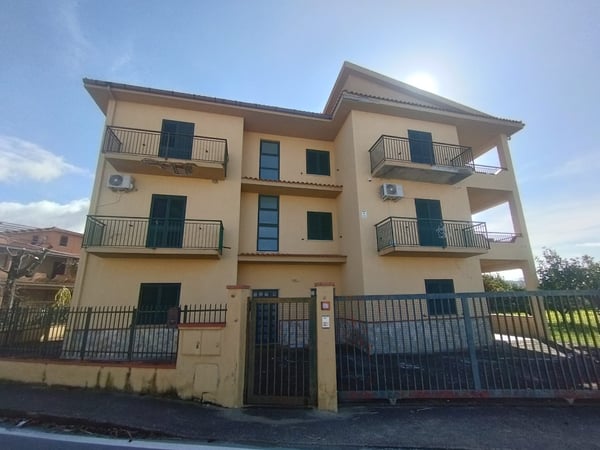 Apartment in Santa Maria del Cedro - view 1