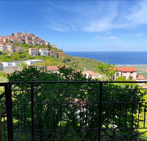 House in Grisolia - view 1