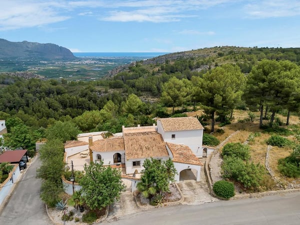 Villa in Benidoleig - view 1