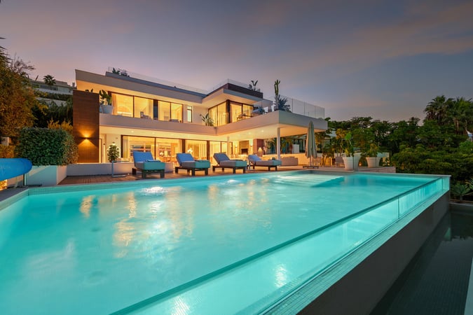 Villa in Nueva Andalucia - view 1