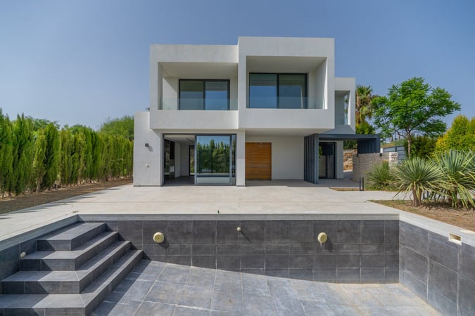 Villa in Estepona - view 1