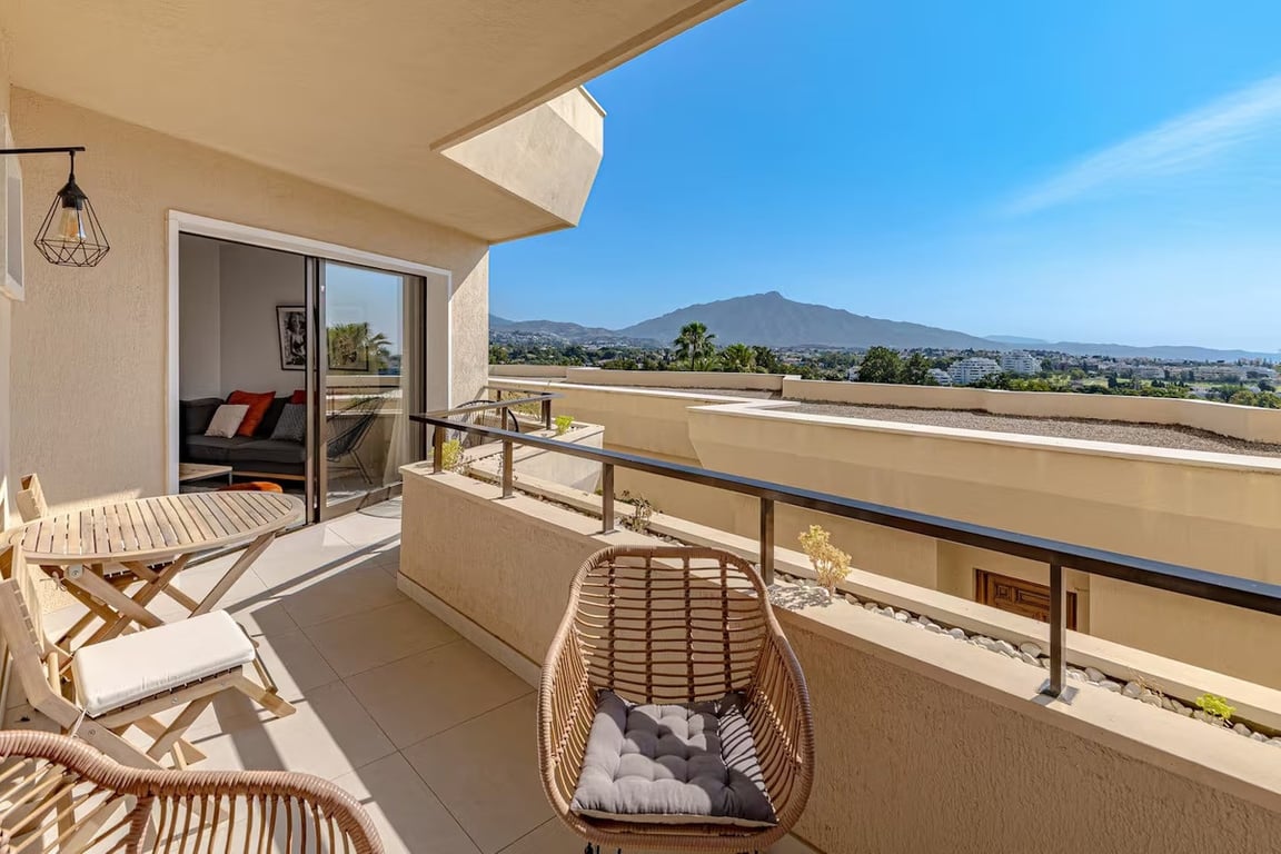 Apartment in Estepona - Image 2