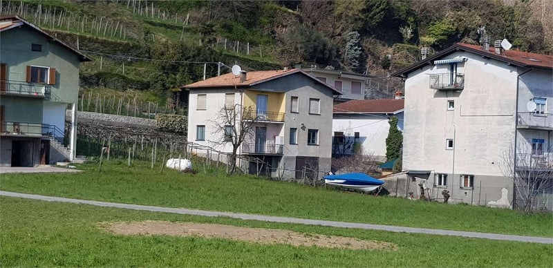 House in Vercana - view 1