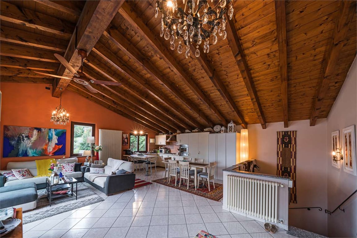 House in Argegno - Image 3