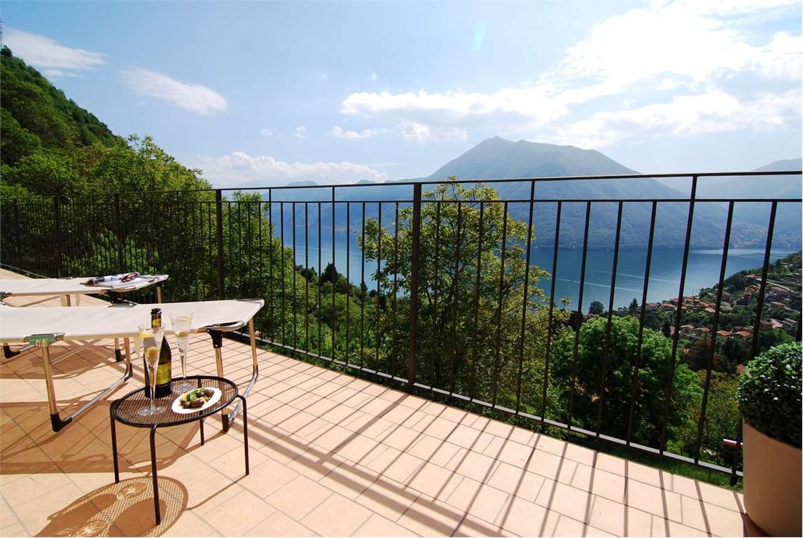 House in Argegno - Image 2