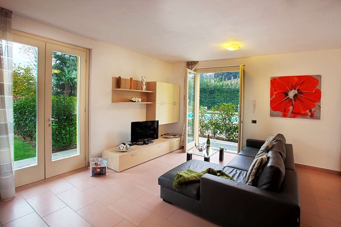 House in Griante - Image 3