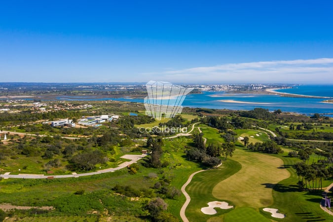 House in Meia Praia - view 1