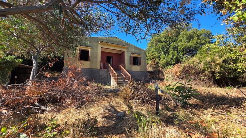 House in Embrosneros - view 1