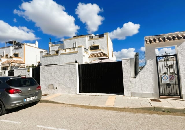 House in Los Montesinos - view 1