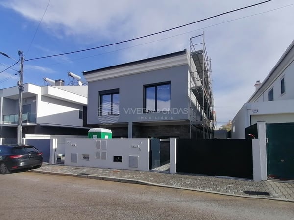 House in Aldeia de Paio Pires - view 1