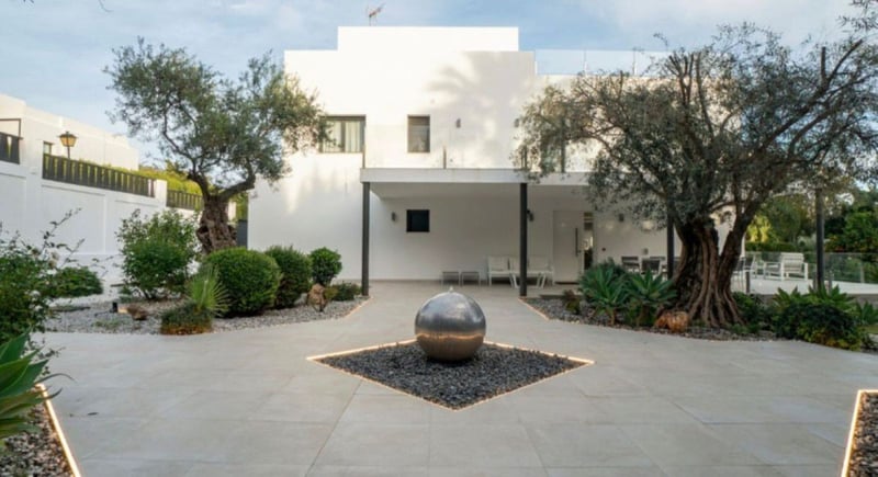 Villa in Nueva Andalucia - view 1