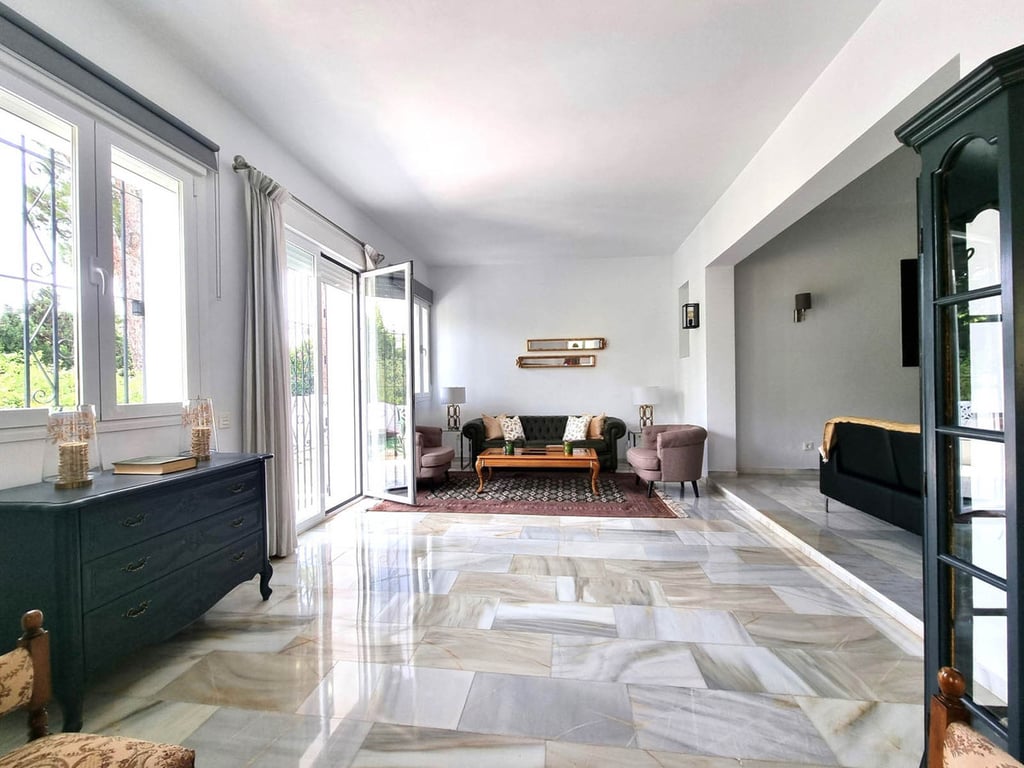 Villa in Sitio de Calahonda - Image 5