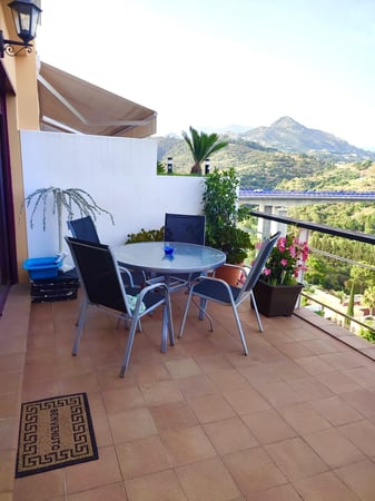 Apartment in Benahavis - view 1