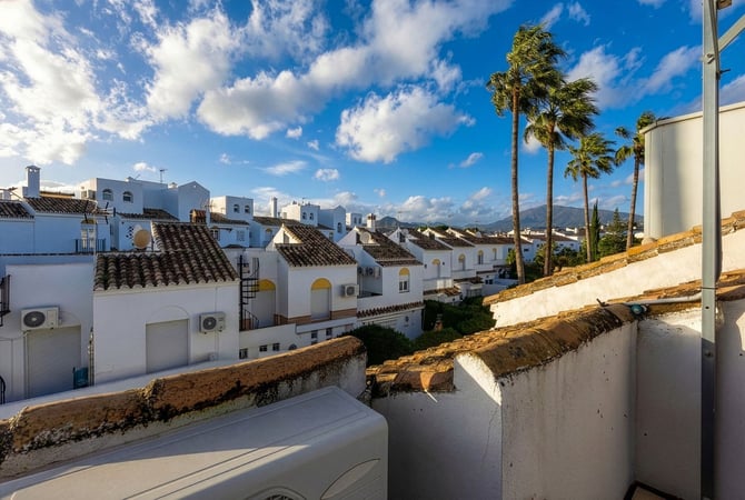 House in Estepona - view 1