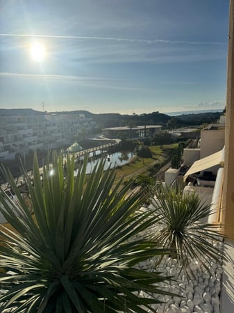 Apartment in Benahavis - view 1